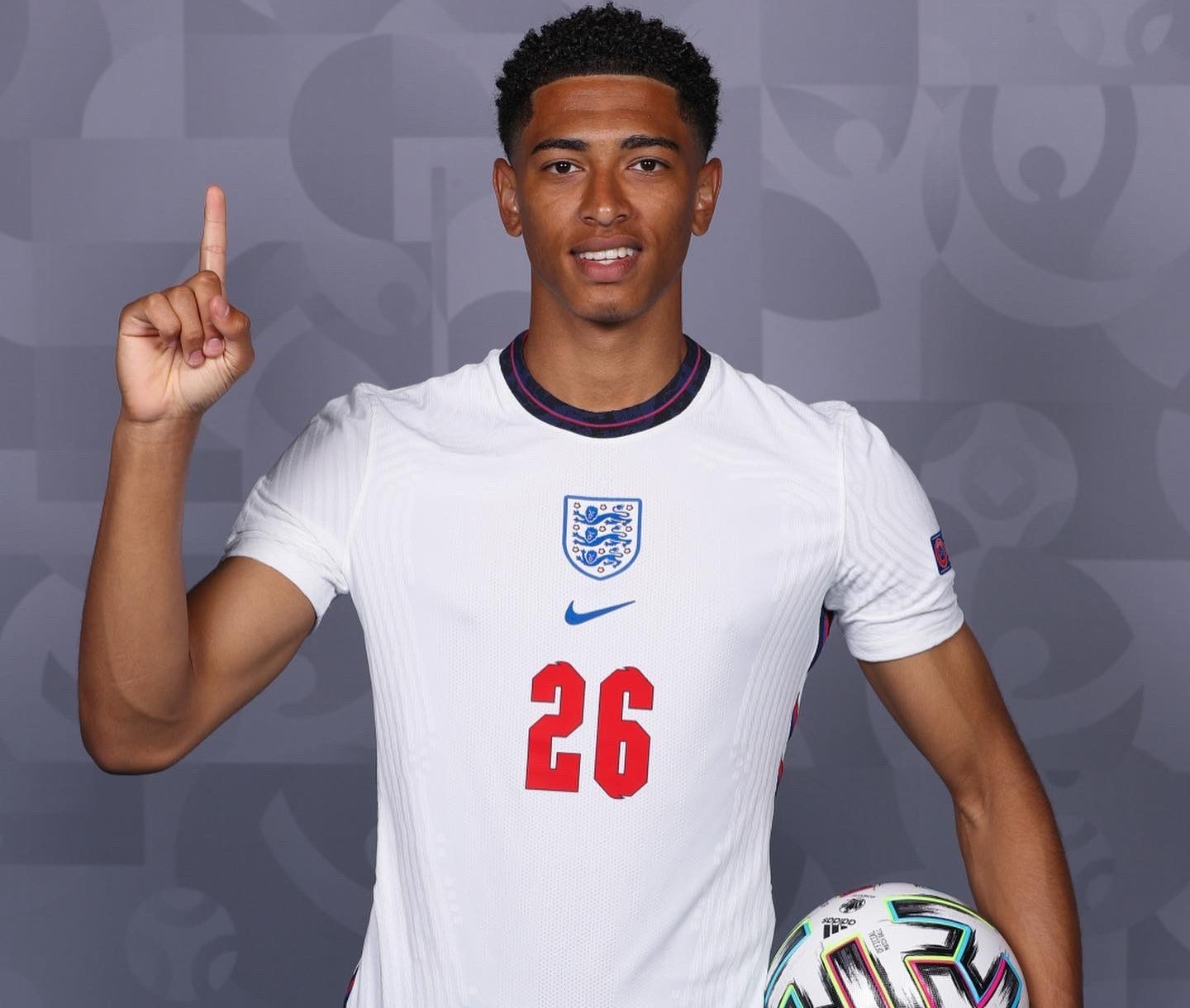 科曼称赞阿尔克马尔19岁中场斯密特：他身上的特质像佩德里