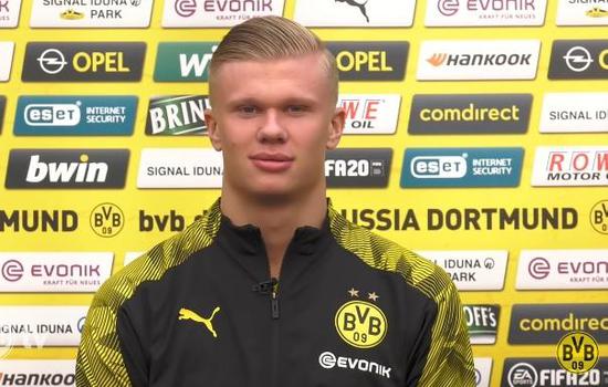 阿斯：巴萨本赛季球场外事务增多，弗里克比上赛季更加情绪化