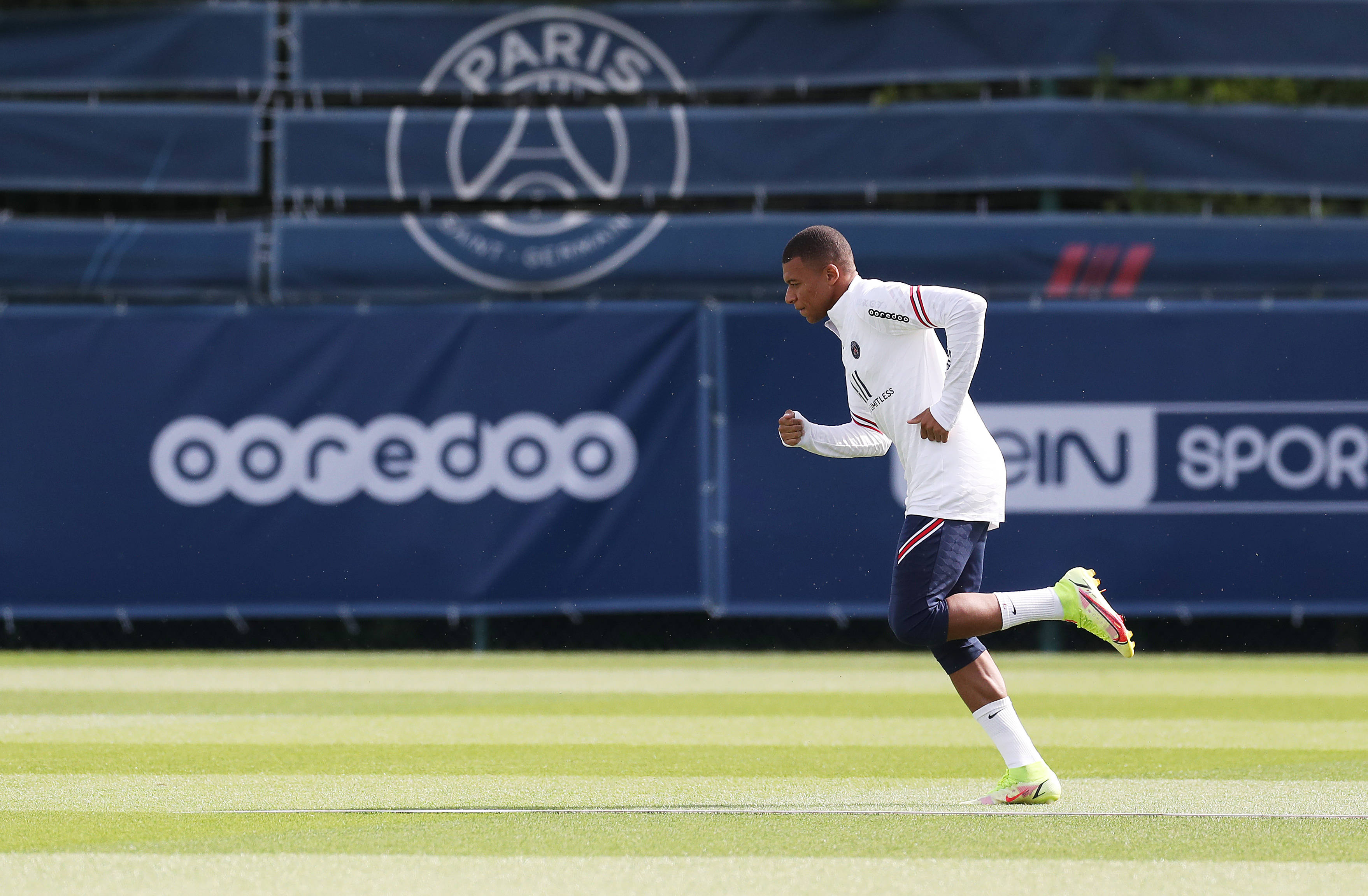 马刺主帅：文班很可能复出打雷霆，今早他进行了大强度练习