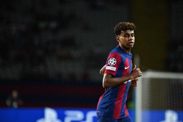 曼联陷入困境，阿莫林嘲笑梅努问题引发球迷怒火